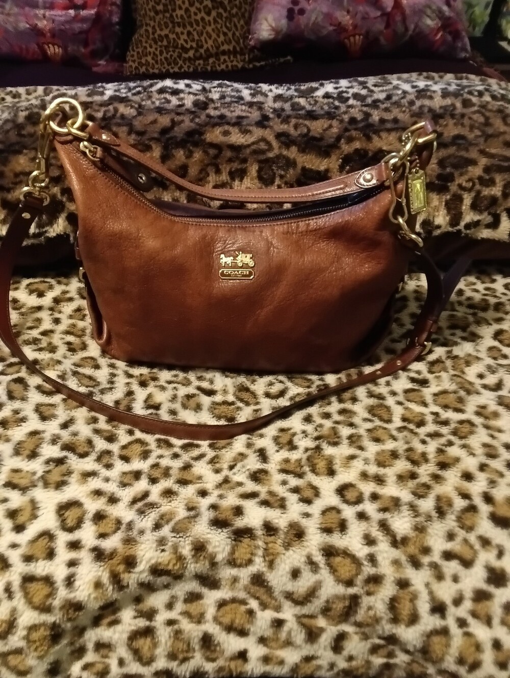 Rare Vintage Coach pleated MADISON Leather Hobo Shoulder Bag with Gold Hardware.